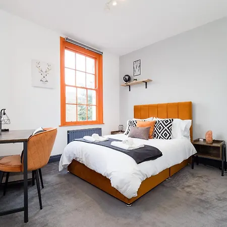 Spacious 6 Ensuite Bedroom House In Сasa de vacaciones
