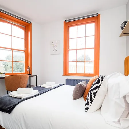 Spacious 6 Ensuite Bedroom House In Сasa de vacaciones *
