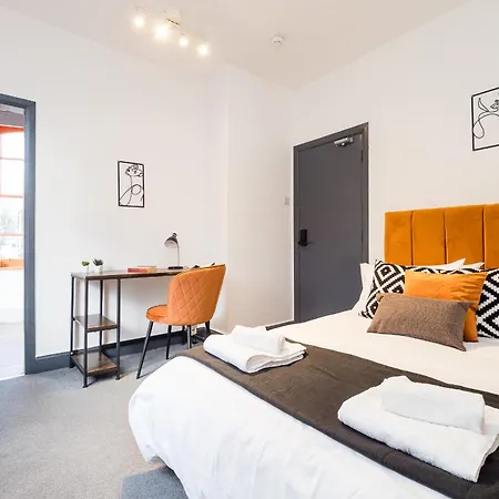 Сasa de vacaciones Spacious 6 Ensuite Bedroom House In *