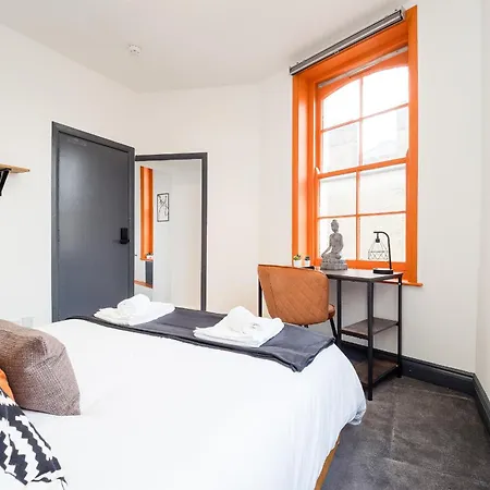 Holiday home Spacious 6 Ensuite Bedroom House In London