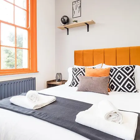 Spacious 6 Ensuite Bedroom House In Londres