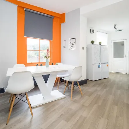 Spacious 6 Ensuite Bedroom House In Сasa de vacaciones