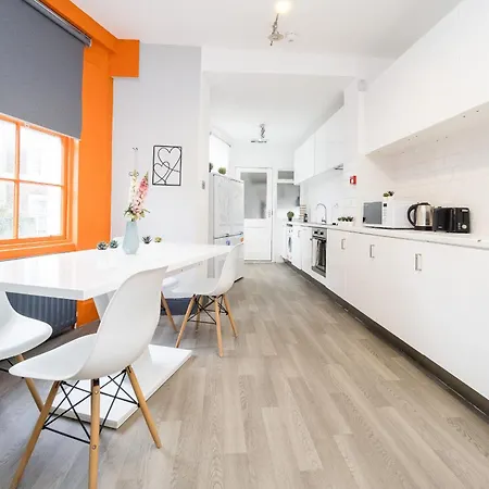 Spacious 6 Ensuite Bedroom House In Londres