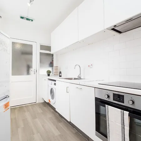 Сasa de vacaciones Spacious 6 Ensuite Bedroom House In *
