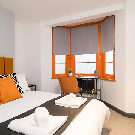 Spacious 6 Ensuite Bedroom House In Сasa de vacaciones *