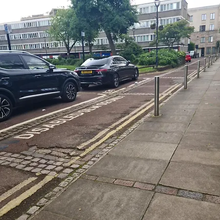Apartment Cosy In Waynflete Square London
