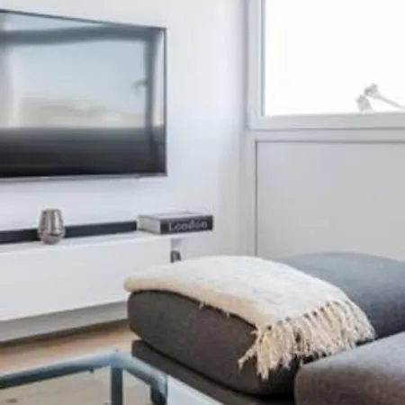 Spacious 2bed In Location Holland Park-n Hill Apartment *