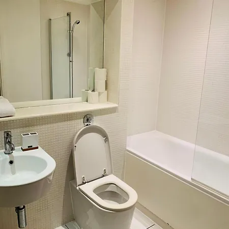 Ba Luxury Apartment London