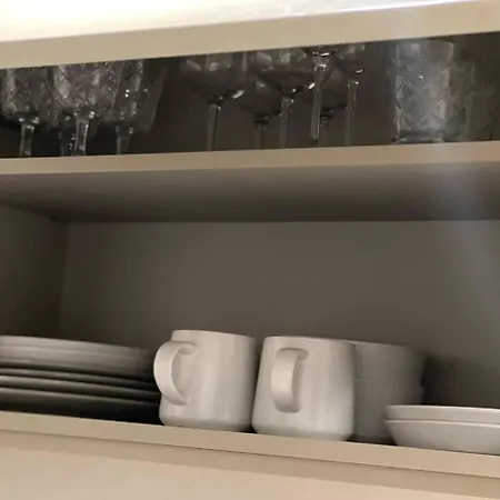 Modern 1 Bed Flat Near Station And Apartment