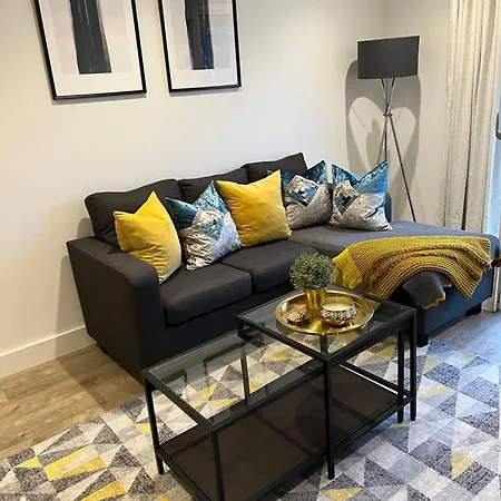 Modern 1 Bed Flat Near Station And Apartment London