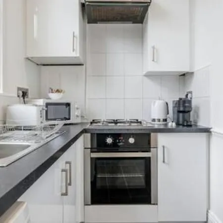 Unbeatable Location In Camden-spacious Flat Londen