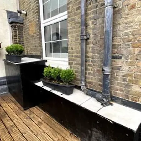 Unbeatable Location In Camden-spacious Flat Appartement Londen
