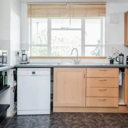 Spacious 2bed In Location Holland Park-n Hill London
