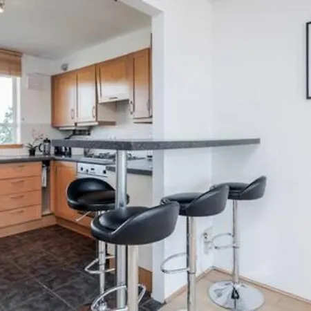 Spacious 2bed In Location Holland Park-n Hill