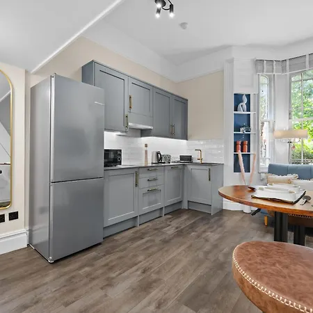 Vichy - The Hampstead Star | Prime Location Apartment *