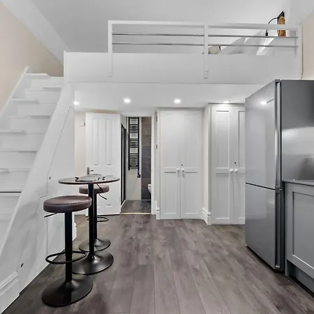 Vichy - The Hampstead Star | Prime Location Apartment *