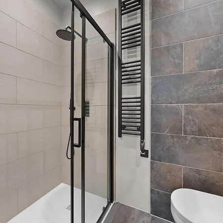 Vichy - The Hampstead Star | Prime Location Apartment *