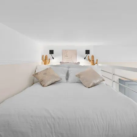 Vichy - The Hampstead Star | Prime Location Apartment
