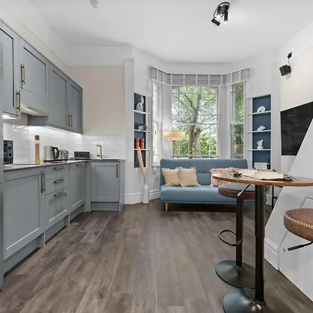 Vichy - The Hampstead Star | Prime Location
