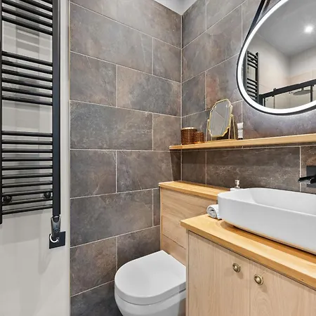 Vichy - The Hampstead Star | Prime Location Apartment *