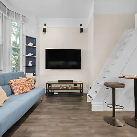 Vichy - The Hampstead Star | Prime Location Apartment
