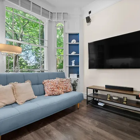 Vichy - The Hampstead Star | Prime Location Apartment London