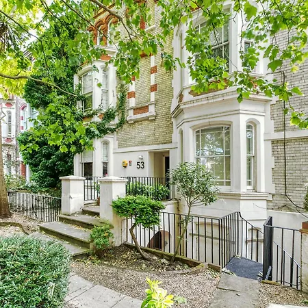 Vichy - The Hampstead Star | Prime Location