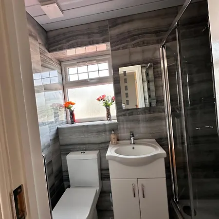 Guest house With Private Shower Facility *