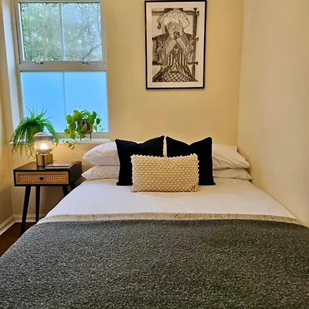 2 Bedroom Spacious In *