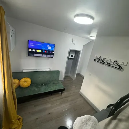 Flat 6 In Apartment