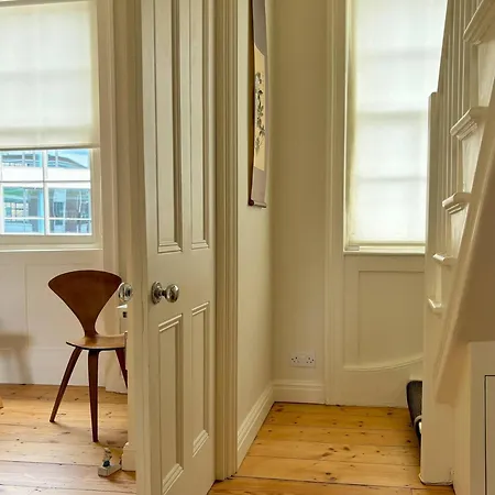 Trendy 1bd Flat On Historic Street Farringdon Apartment London