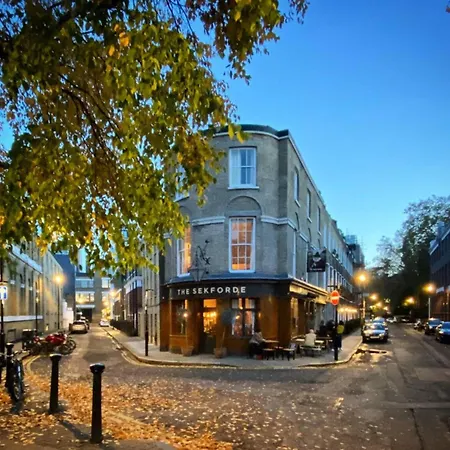 Trendy 1bd Flat On Historic Street Farringdon Apartment