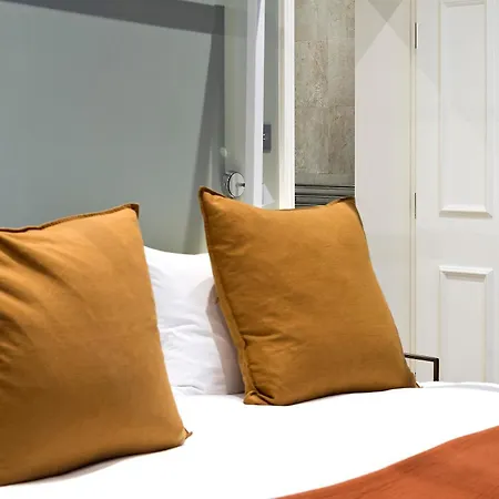 Attractive 1-bed Flat In Prestige Knightsbridge Apartment London