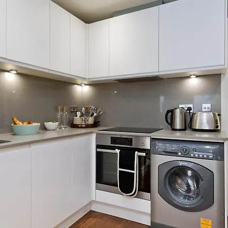 Attractive 1-bed Flat In Prestige Knightsbridge Apartment *