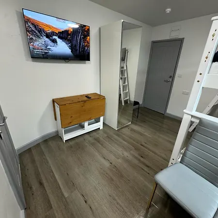 Flat 1 Apartment
