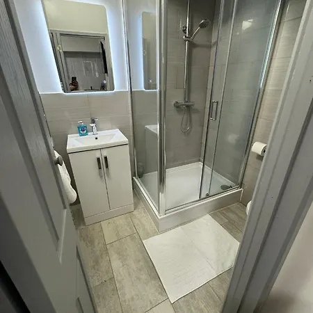 Flat 1 Apartment *