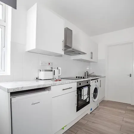 Modern Semi-studio Flat In Historic Setting Apartment *