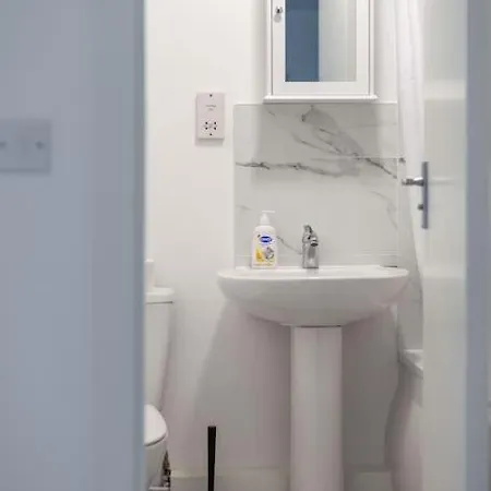 Apartment Modern Semi-studio Flat In Historic Setting *