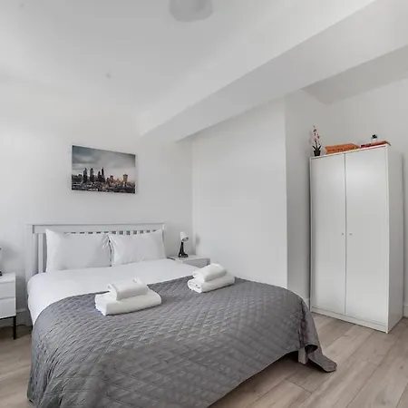 Modern Semi-studio Flat In Historic Setting London