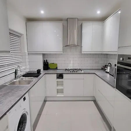 Apartment New Modern 1 With Garden And Parking