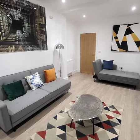 New Modern 1 With Garden And Parking Apartment