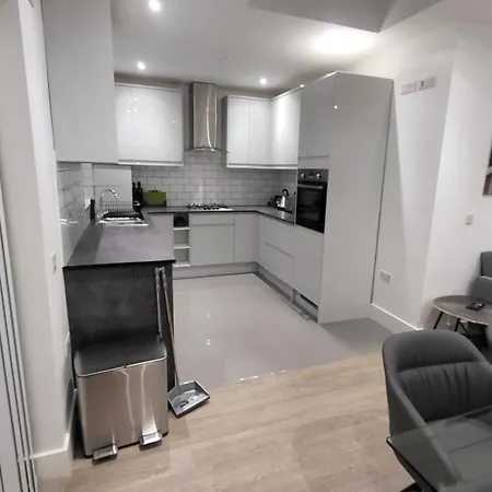 New Modern 1 With Garden And Parking Apartment *