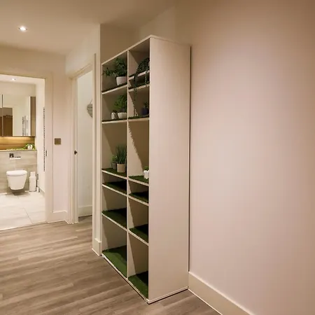 Stylish 2br By Dluxoria Short Lets & Serviced Greater With Pet Friendly, Free Wifi & Free Parking * London