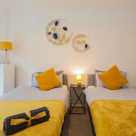 Stylish 2br By Dluxoria Short Lets & Serviced Greater With Pet Friendly, Free Wifi & Free Parking * London