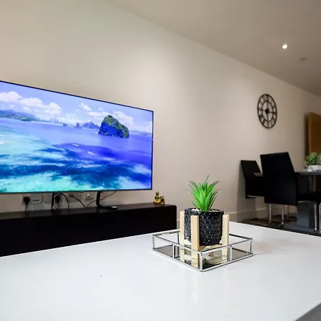 Stylish 2br By Dluxoria Short Lets & Serviced Greater With Pet Friendly, Free Wifi & Free Parking Apartment London