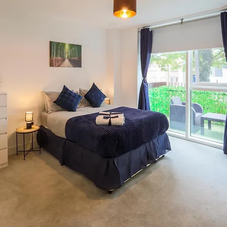 Stylish 2br By Dluxoria Short Lets & Serviced Greater With Pet Friendly, Free Wifi & Free Parking * London