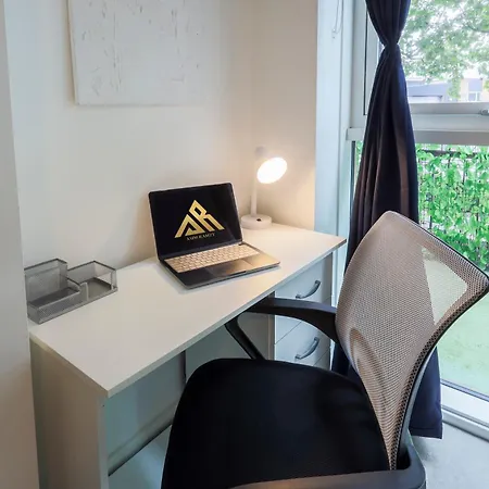 Stylish 2br By Dluxoria Short Lets & Serviced Greater With Pet Friendly, Free Wifi & Free Parking * London