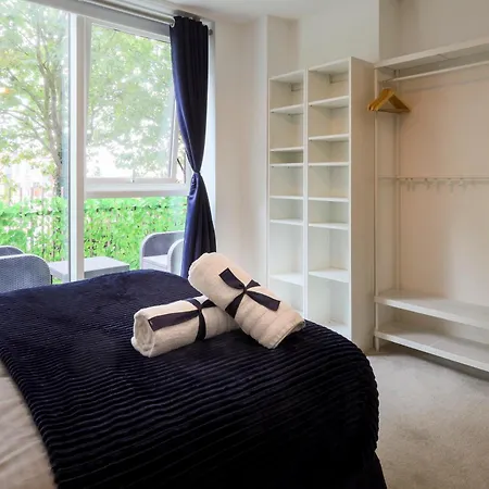 Stylish 2br By Dluxoria Short Lets & Serviced Greater With Pet Friendly, Free Wifi & Free Parking * London