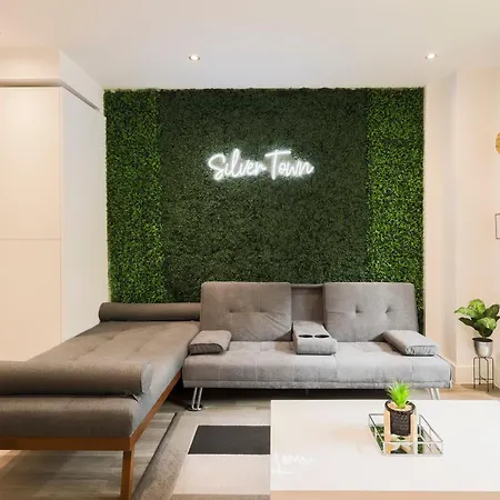 Stylish 2br By Dluxoria Short Lets & Serviced Greater With Pet Friendly, Free Wifi & Free Parking * London
