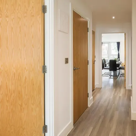 Apartment Stylish 2br By Dluxoria Short Lets & Serviced Greater With Pet Friendly, Free Wifi & Free Parking London
